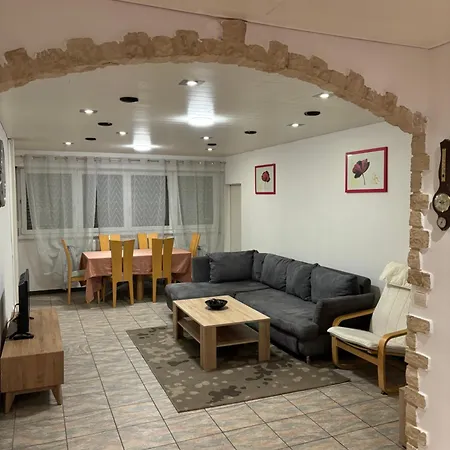 Des Trois Frontieres Apartment *